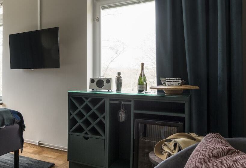 Номер Superior, Nasby Slott