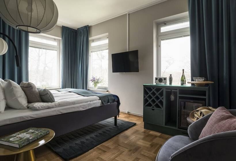 Номер Superior, Nasby Slott