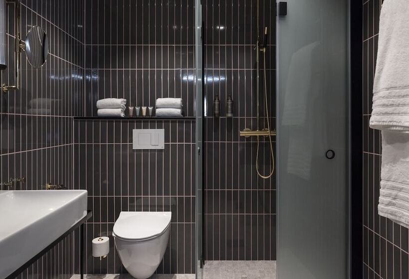 Номер Superior, Nasby Slott