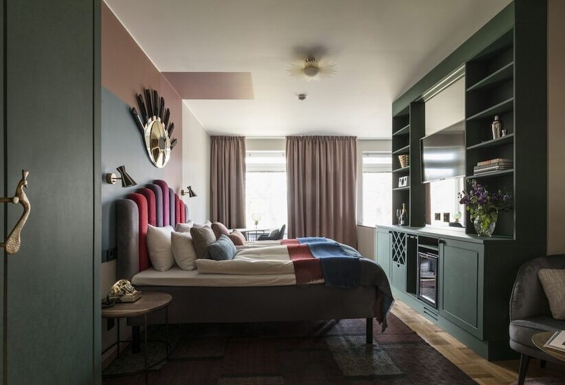 Полулюкс, Nasby Slott