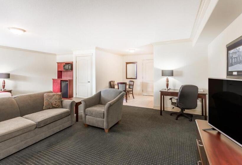 إستوديو قياسى سرير كينج, Ramada By Wyndham Hinton