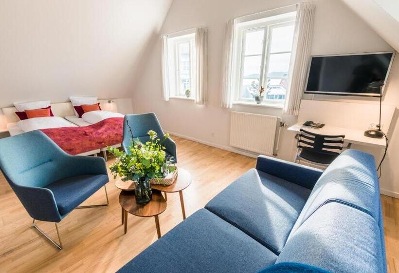 家庭间, Sixtus Sinatur Hotel & Konference