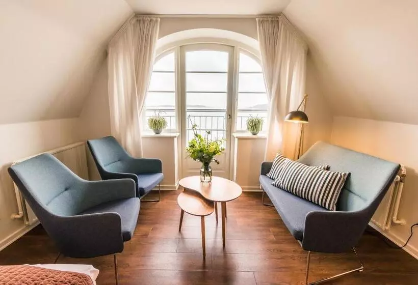 オーシャンビュースタンダードルームバルコニー付き, Sixtus Sinatur Hotel & Konference