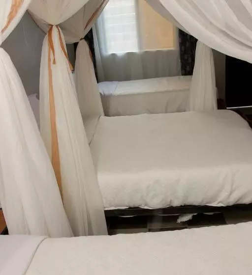 اتاق اجرایی سه نفره, Sweet Lake Resort