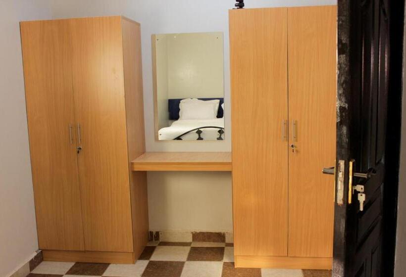 استودیو خانوادگی, Sweet Lake Resort