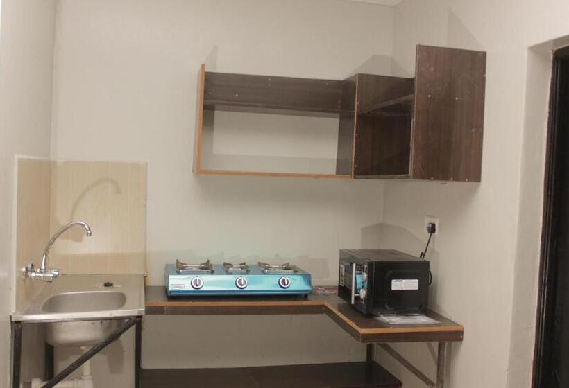 استودیو خانوادگی, Sweet Lake Resort