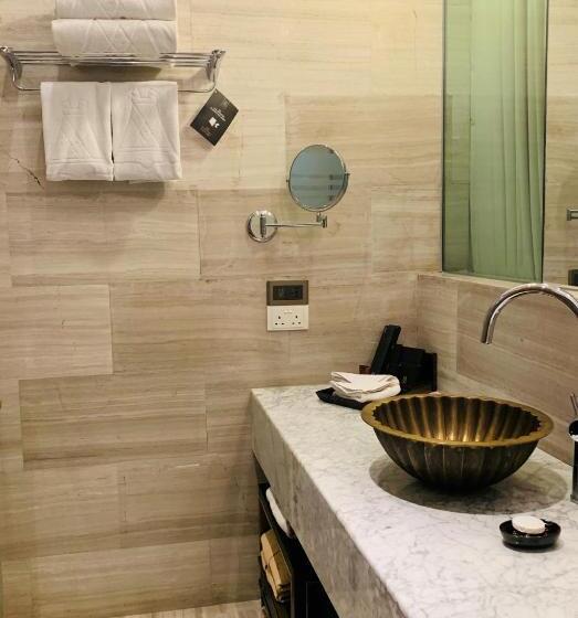 اتاق لوکس با چشم‌انداز دریاچه, The Lake Garden Nay Pyi Taw Mgallery Collection