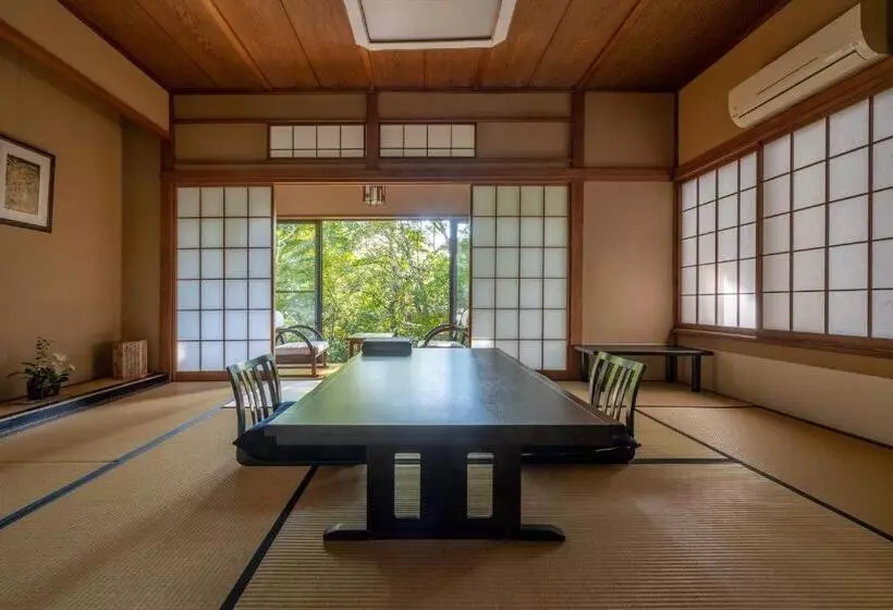 Standard Neljän Hengen Huone, Jinya Ryokan
