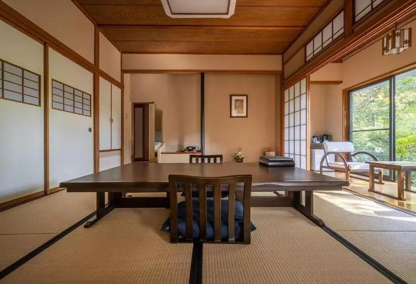 Standard Neljän Hengen Huone, Jinya Ryokan