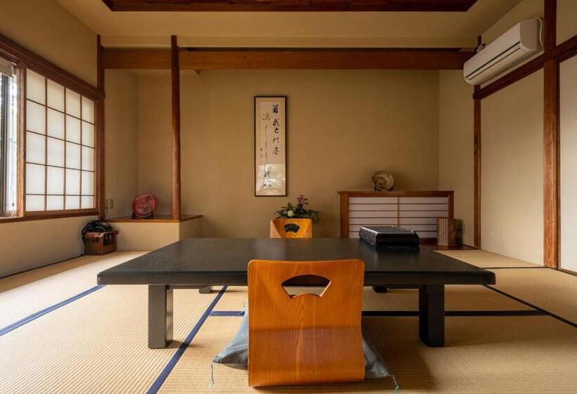 غرفة عائلية, Jinya Ryokan