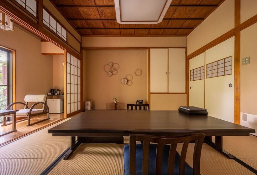 غرفة قياسية رباعية, Jinya Ryokan