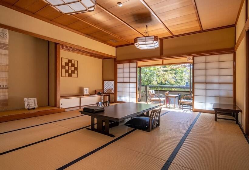 غرفة عائلية, Jinya Ryokan