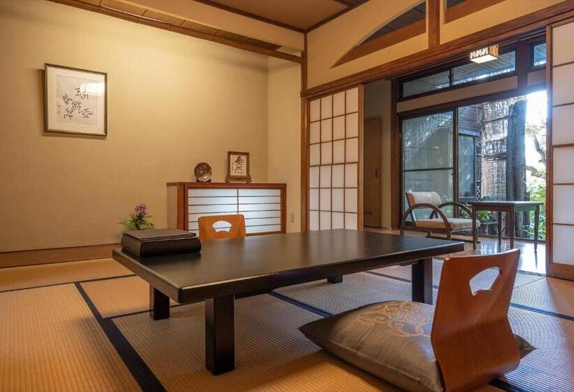 غرفة عائلية مطلّة علي الحديقة, Jinya Ryokan