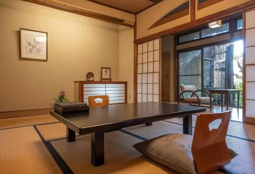 Perhehuone Puutarhanäkymä, Jinya Ryokan