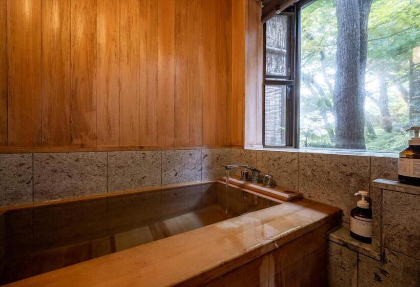 غرفة عائلية مطلّة علي الحديقة, Jinya Ryokan