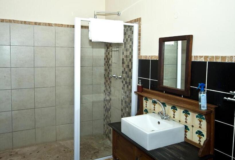 اتاق لوکس, Bush Pillow Guest House