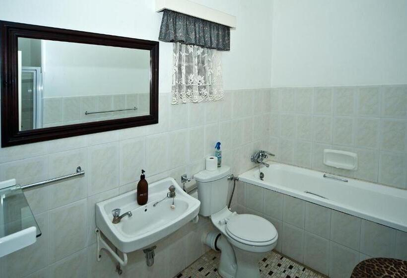 اتاق لوکس خانوادگی, Bush Pillow Guest House