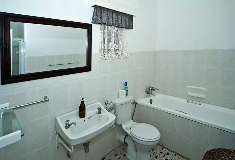 اتاق لوکس خانوادگی, Bush Pillow Guest House