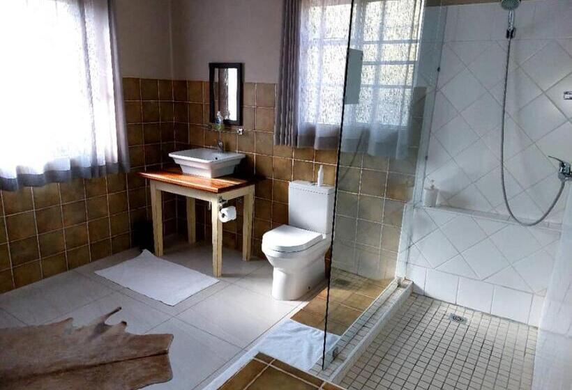 اتاق لوکس خانوادگی, Bush Pillow Guest House