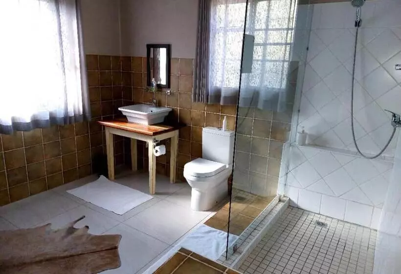 اتاق لوکس خانوادگی, Bush Pillow Guest House