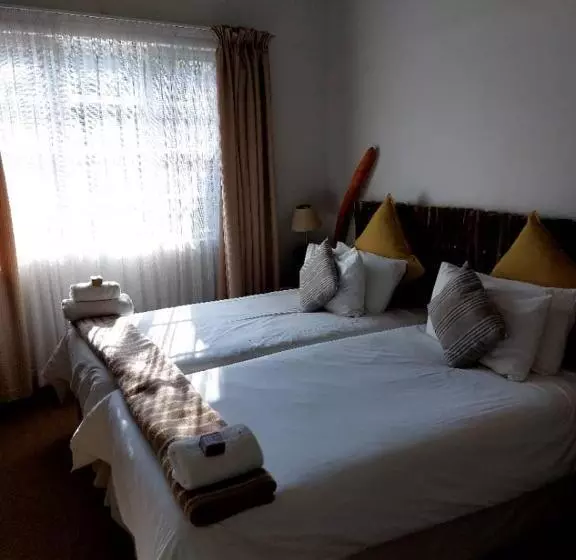 اتاق لوکس خانوادگی, Bush Pillow Guest House