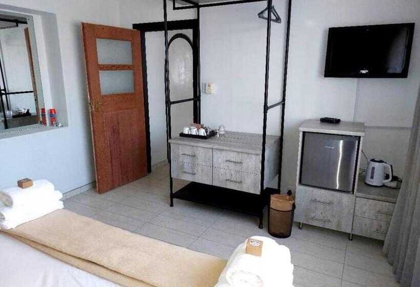 اتاق لوکس خانوادگی, Bush Pillow Guest House