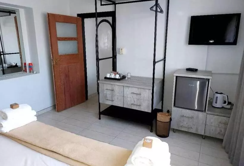 اتاق لوکس خانوادگی, Bush Pillow Guest House