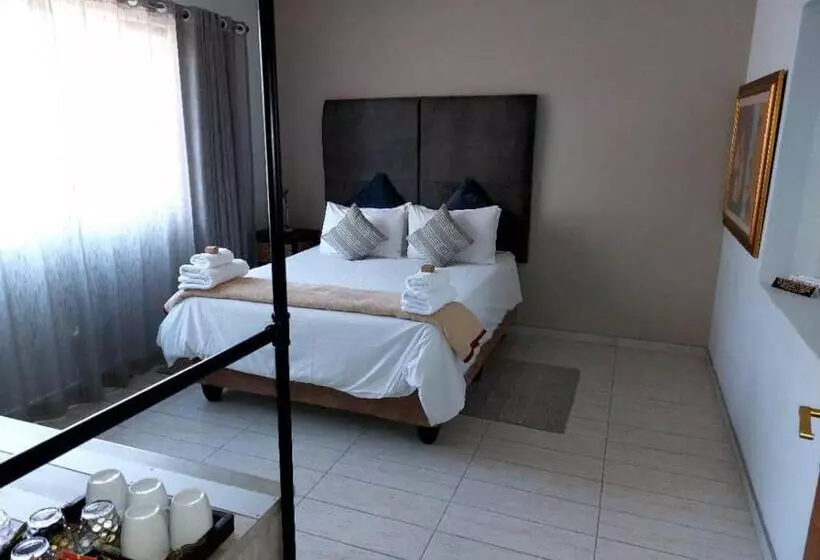 اتاق لوکس خانوادگی, Bush Pillow Guest House
