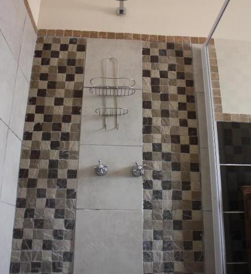 اتاق لوکس خانوادگی, Bush Pillow Guest House