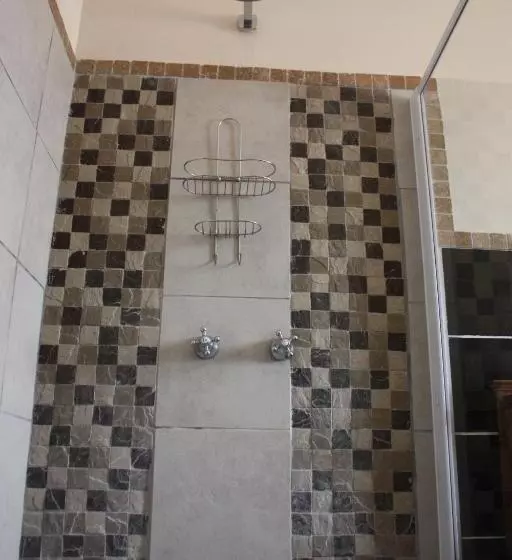 اتاق لوکس خانوادگی, Bush Pillow Guest House