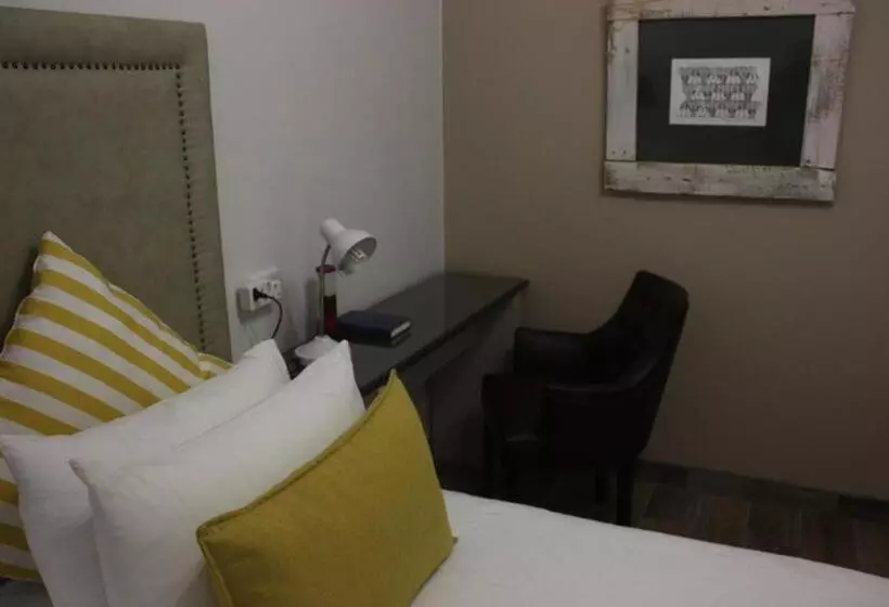اتاق استاندارد یک نفره, Bush Pillow Guest House