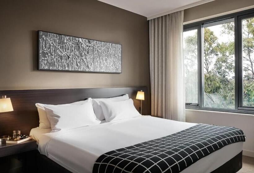 شقة غرفة واحدة, Punthill Norwest