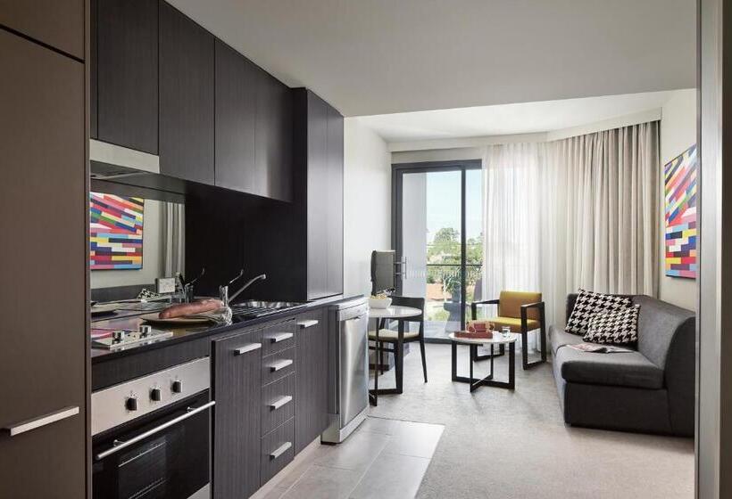 شقة غرفة واحدة, Punthill Norwest