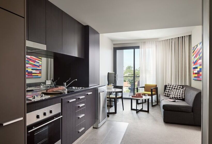 شقة غرفة واحدة, Punthill Norwest