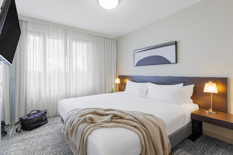 شقة غرفة واحدة, Punthill Norwest