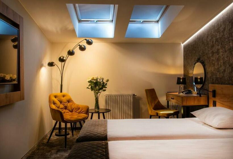 غرفة قياسية, 1891 Garni