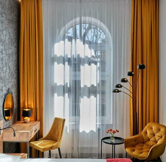 غرفة قياسية, 1891 Garni