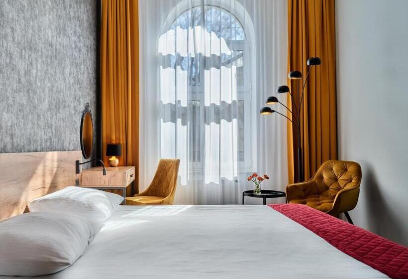 غرفة قياسية, 1891 Garni