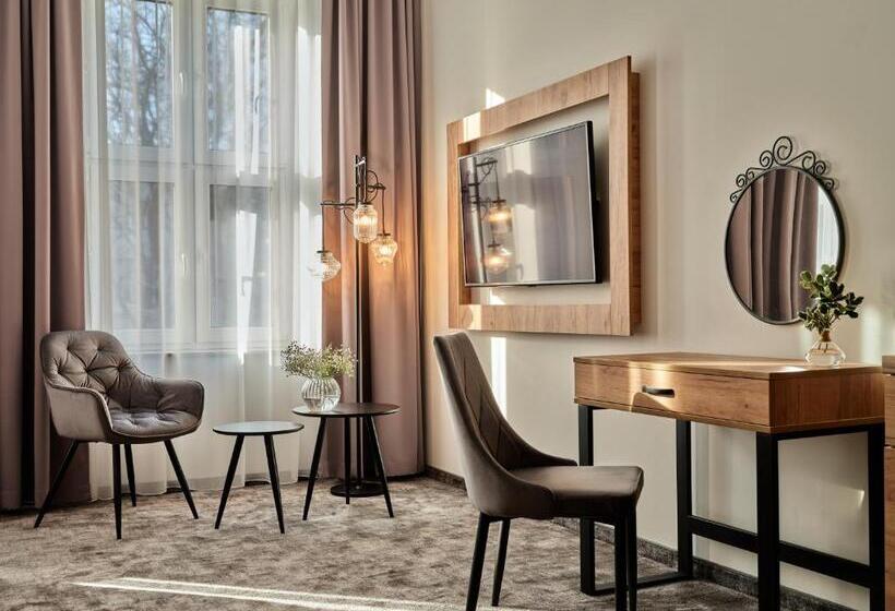 غرفة سوبيريور, 1891 Garni