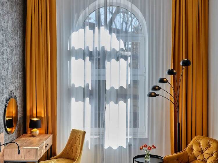 غرفة قياسية, 1891 Garni