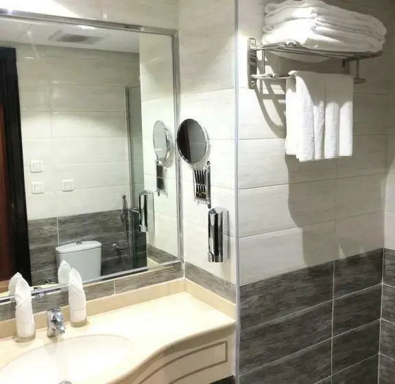 Standard Kolmen Hengen Huone, Zaha Al Madina