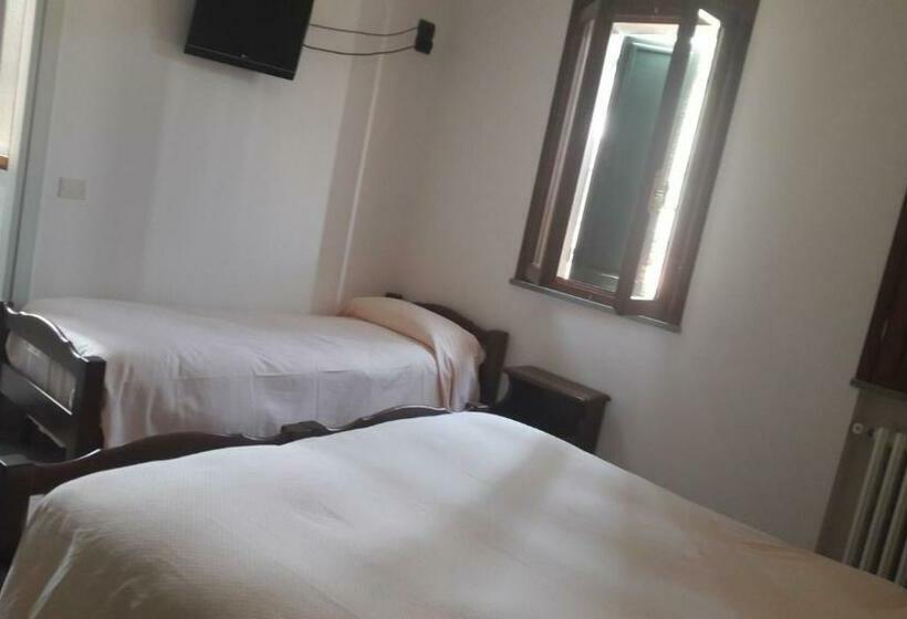 חדר סטנדרט לשלושה, Acquacheta Valtancoli