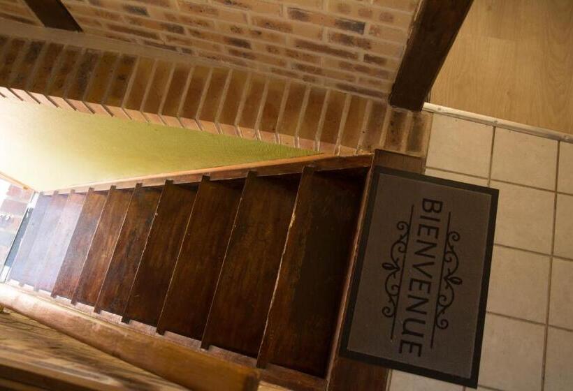 חדר סטנדרט לשלושה, Repos En Normandie