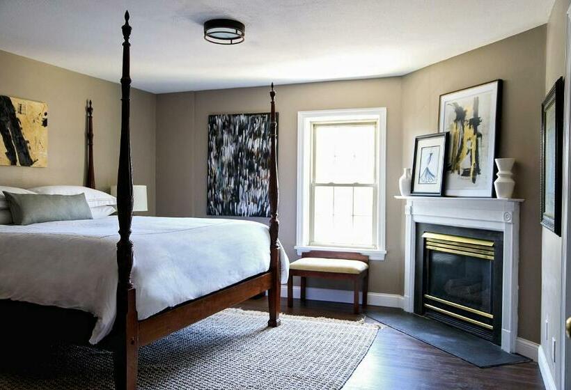 수피리어 룸, Inn Of Chagrin