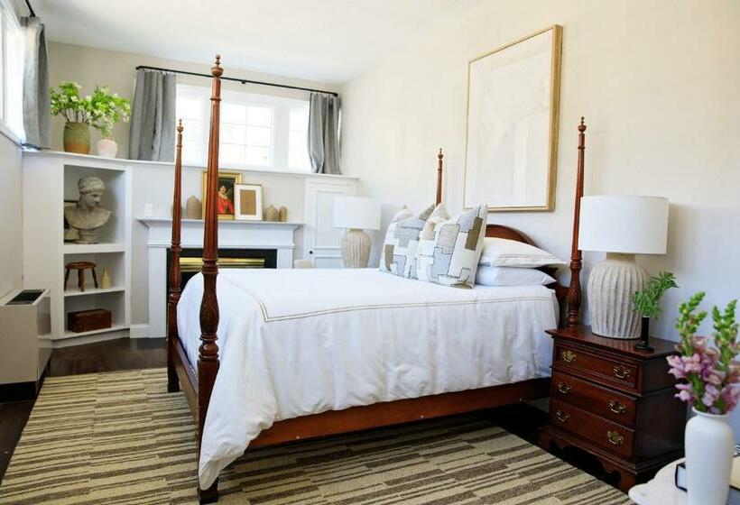 수피리어 룸, Inn Of Chagrin