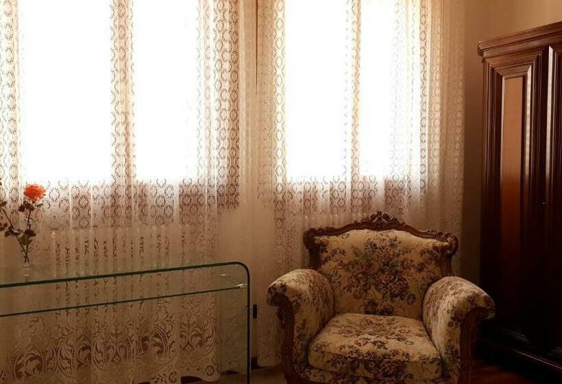 חדר סטנדרט עם מיטת קינג, La Collina Delle Acacie