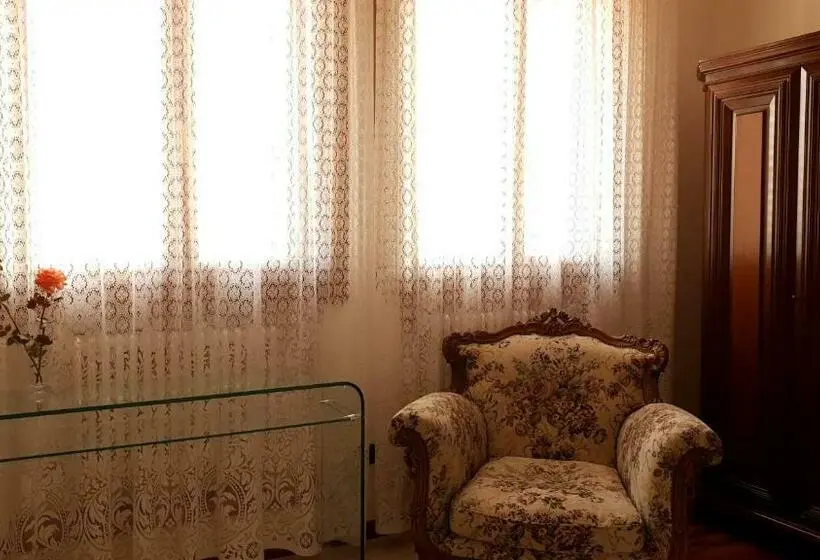 キングサイズベッドのスタンダードルーム, La Collina Delle Acacie