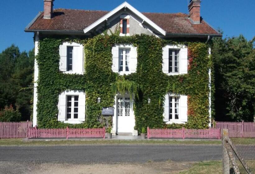 غرفة قياسية مع حمام خارجي, Les Eygletières