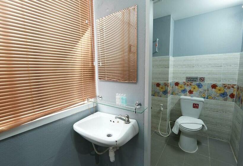 スタンダードスタジオ, Roomquest Rojana Industrial Estate Area