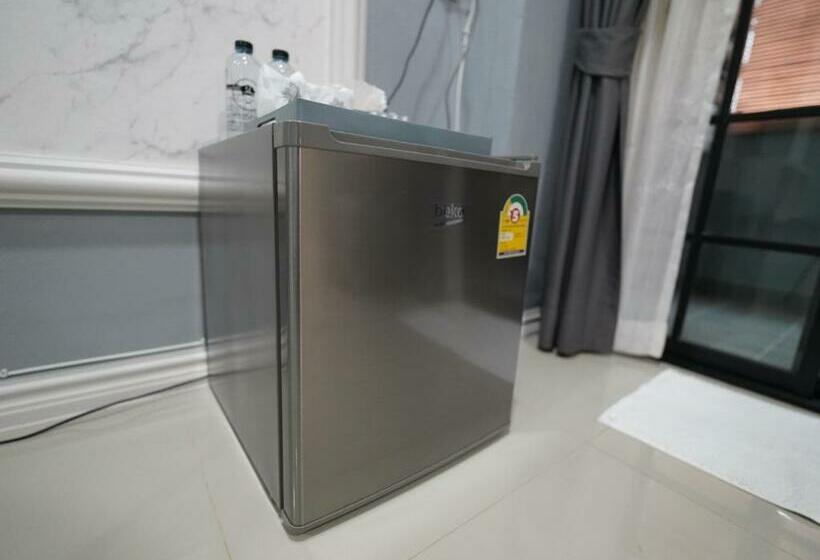 スタンダードスタジオ, Roomquest Rojana Industrial Estate Area